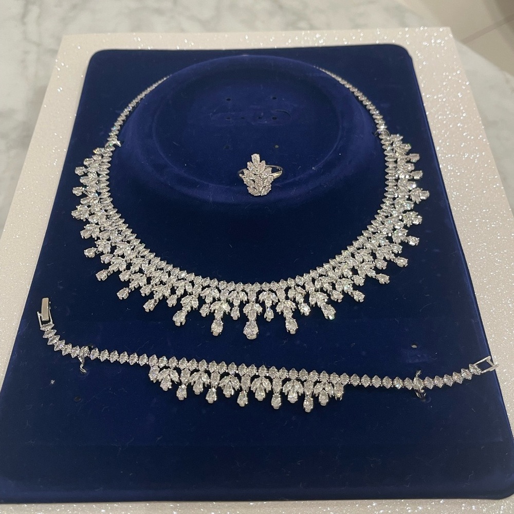 Elegant Silver Jewelry Set